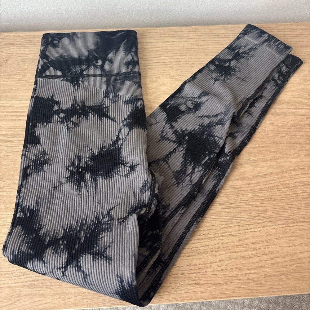 Black and Gray Tie-Dye Leggings